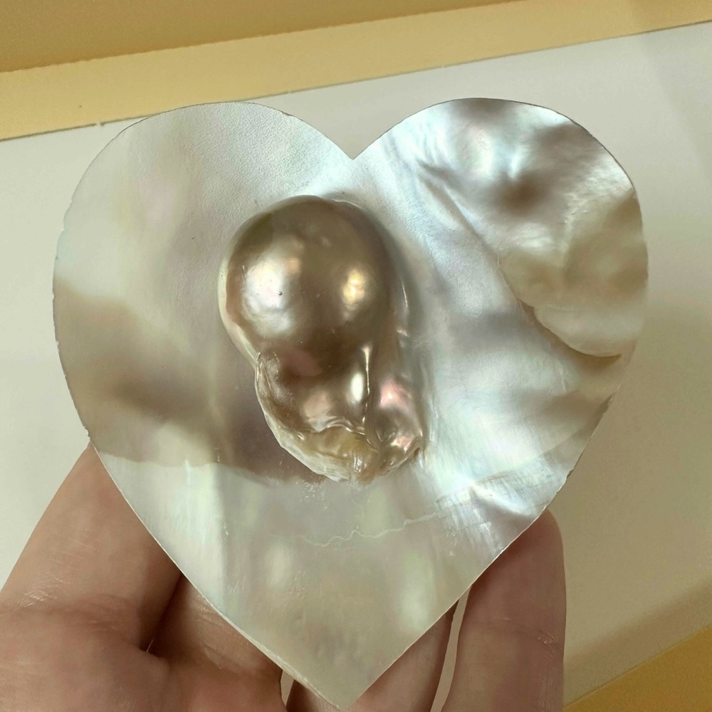 Heart-Shaped Iridescent Genuine Shell Baroque Pearl Decor